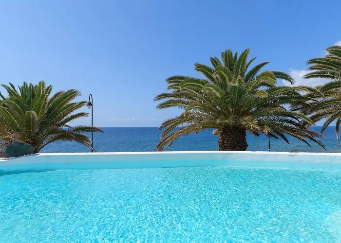 아파트 Penthouse Over The Sea