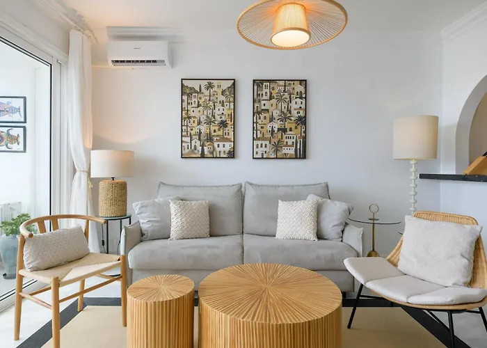 아파트 Penthouse Over The Sea